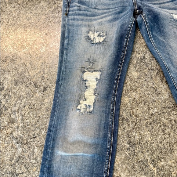 Miss Me Cropped Jeans with Distressed Details - Picture 3 of 5